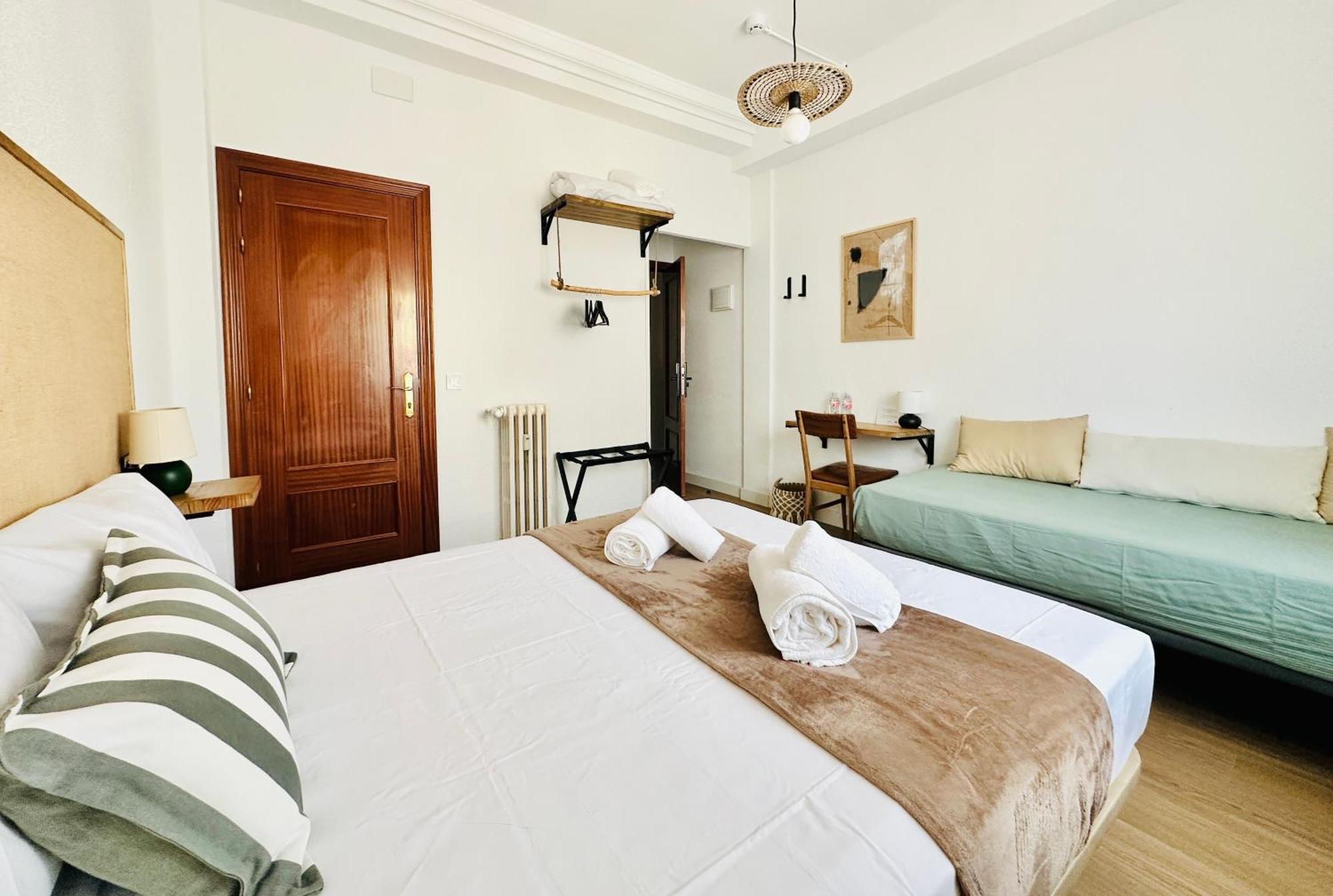 Autentic Boutique Moncloa Madrid Bagian luar foto
