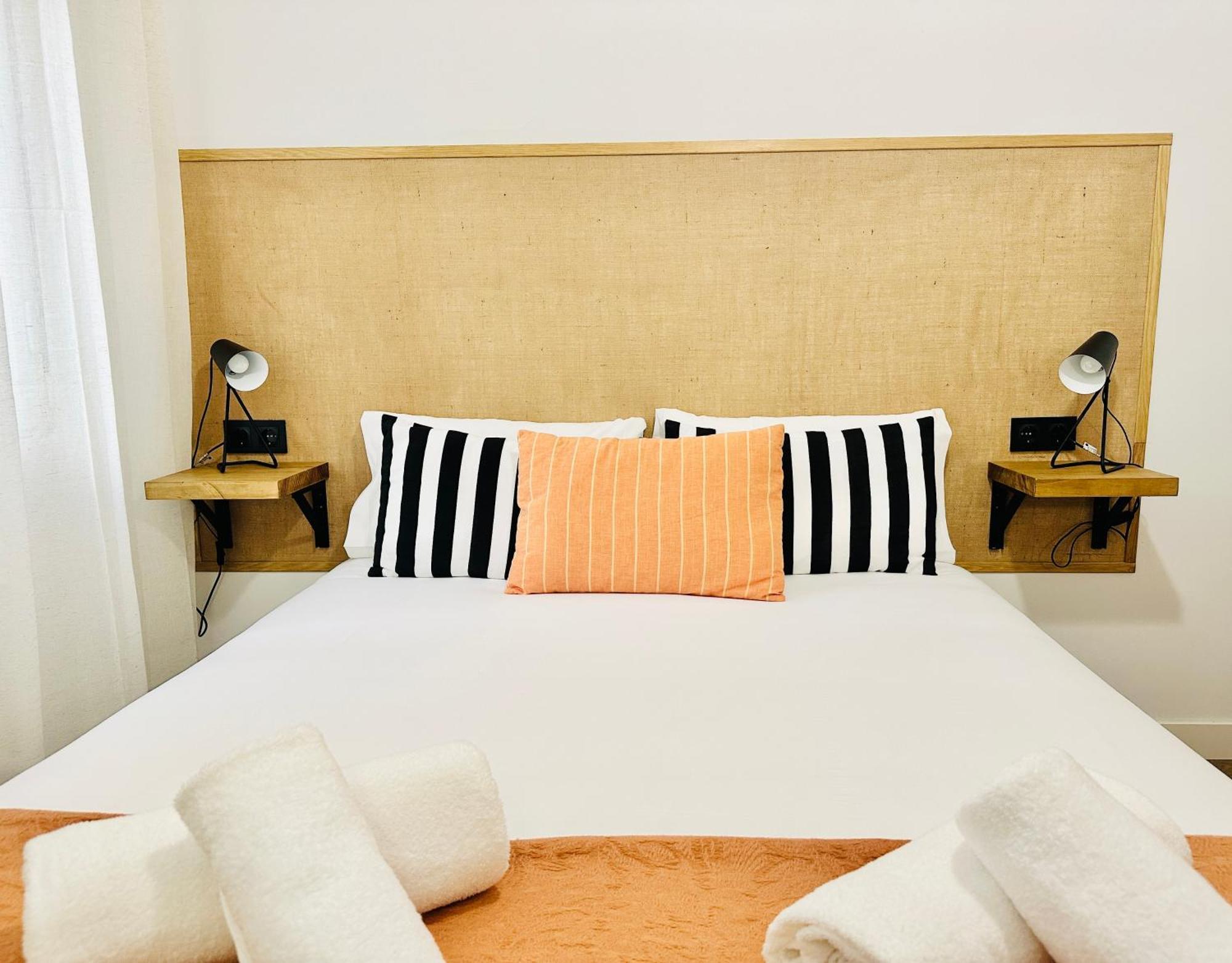 Autentic Boutique Moncloa Madrid Bagian luar foto
