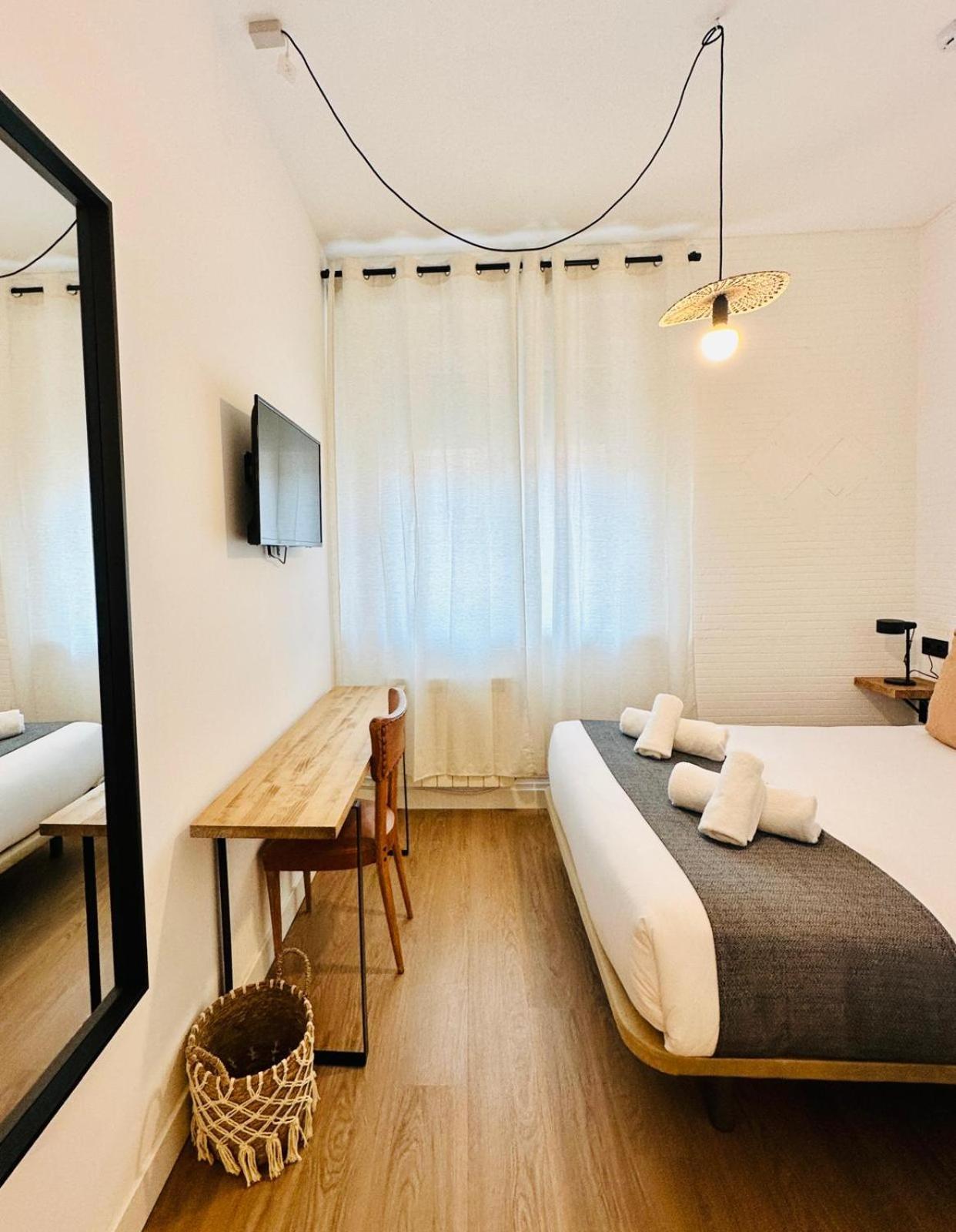 Autentic Boutique Moncloa Madrid Bagian luar foto