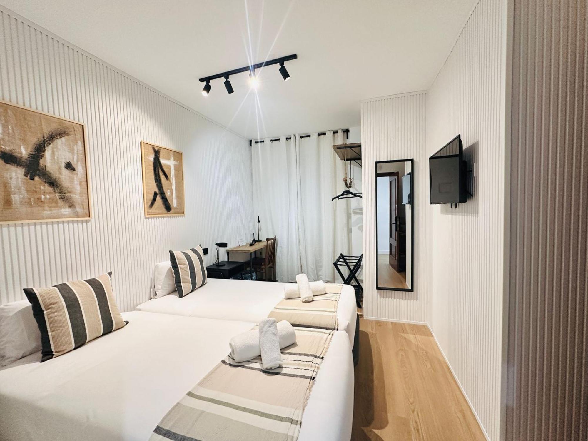 Autentic Boutique Moncloa Madrid Bagian luar foto
